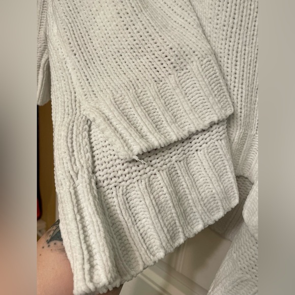 POL brand oversized distressed white sweater with hood, size L - Picture 10 of 10